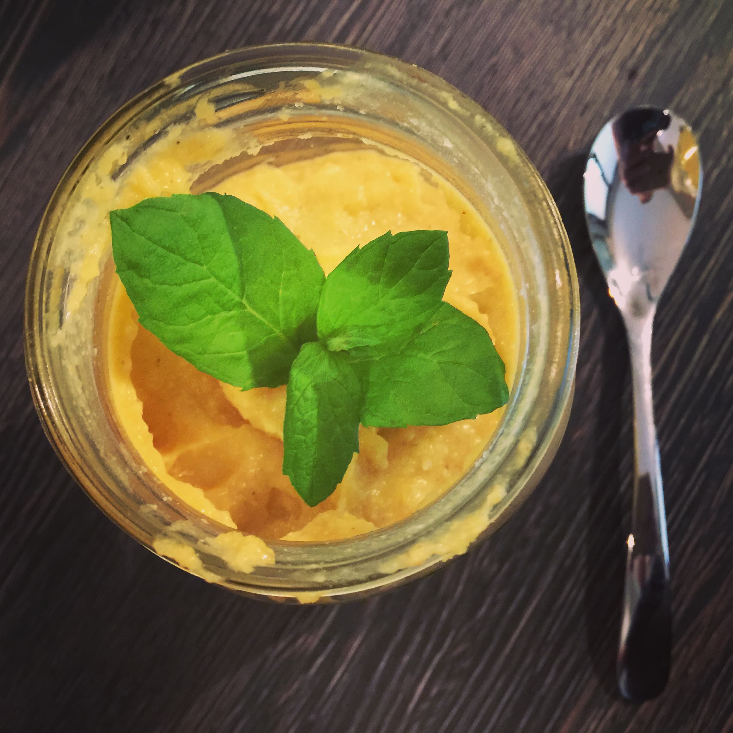 Przepis na pudding mango z listkiem mięty