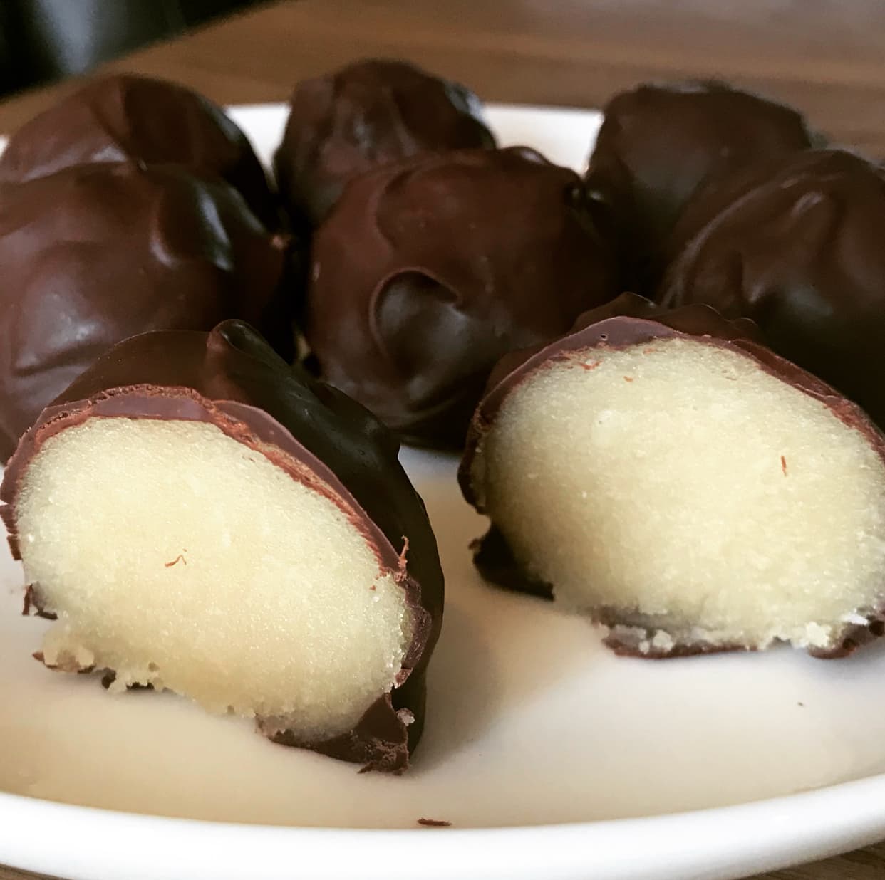 Przepis na pralinki marcepanowe w czekoladzie